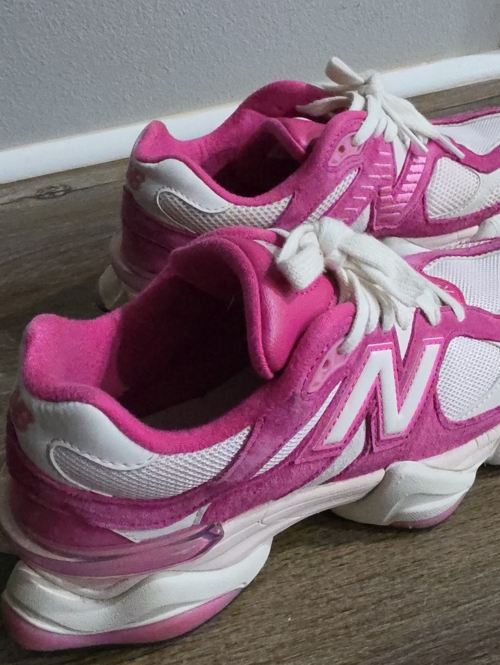Pink New Balance 9060 Size 8.5 Womens Size 7 Mens Pink Rose - Picture 3 of 9